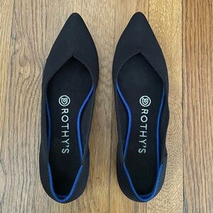 Black pointed toe Rothy’s